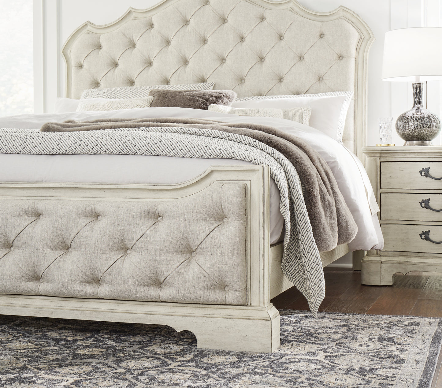 Arlendyne King Upholstered Bed with Mirrored Dresser, Chest and 2 Nightstands